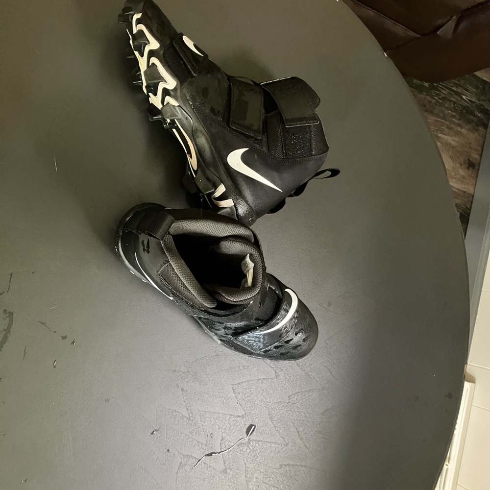 Nike Force Savage Kids Savage 2 Shark Football Cleats size 5.5 Youth